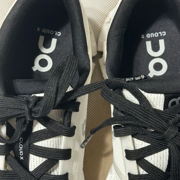 On Cloud X4, a flexible, versatile training shoe built for feel-good workouts. - Picture 2 of 4